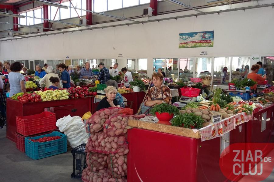 Piața Flora și zona adiacentă înăuntru bișnițari și afară boschetari