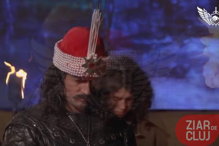 Scene De Film La Mormantul Lui Mihai Viteazul Discursul De Peste Veacuri Al Marelui Voievod Mihai Viteazul È™i Una Dintre Cele Mai Importante BÄƒtÄƒlii Purtate De Acesta Pentru Reintregirea Neamului Vor Fi