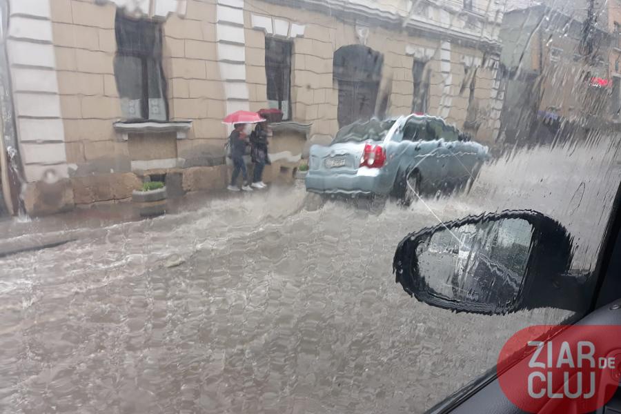 strada inundata cluj